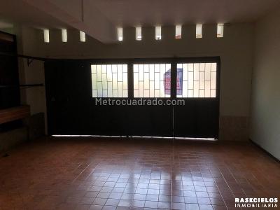 Casa de 5 alcobas en arriendo en Belen Alameda, Medellín, 328 m² · foto 5 de 10