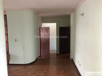 Casa de 5 alcobas en arriendo en Belen Alameda, Medellín, 328 m² · foto 7 de 10