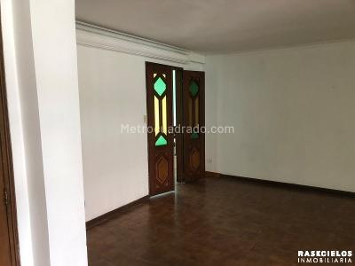 Casa de 5 alcobas en arriendo en Belen Alameda, Medellín, 328 m² · foto 9 de 10