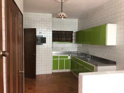 Casa de 5 alcobas en arriendo en Belen Alameda, Medellín, 328 m² · foto 10 de 10