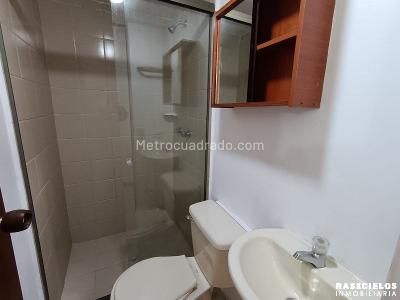 Apartamento de 3 alcobas en arriendo en Loma De Los Bernal, Medellín, 58 m² · foto 8 de 10