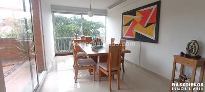Apartamento de 5 alcobas en venta en Loma De Los Bernal, Medellín, 156 m² · foto 3 de 14