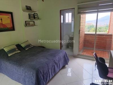 Apartamento de 5 alcobas en venta en Loma De Los Bernal, Medellín, 156 m² · foto 9 de 14