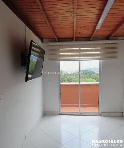 Apartamento de 5 alcobas en venta en Loma De Los Bernal, Medellín, 156 m² · foto 13 de 14