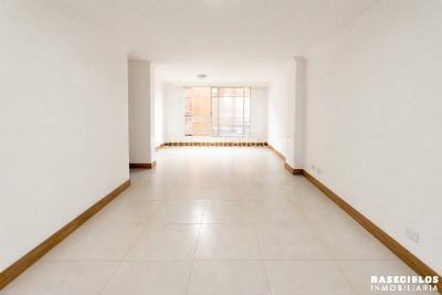 Apartamento en venta en El Nogal, Medellín · foto 2 de 14