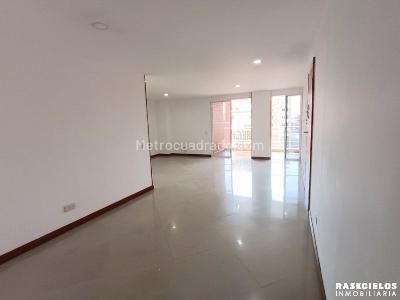 Apartamento en arriendo en Laureles, Medellín · foto 3 de 19