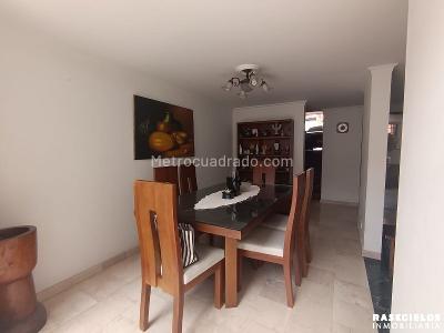 Casa de 4 alcobas en arriendo en Loma De Los Bernal, Medellín, 127 m² · foto 2 de 20
