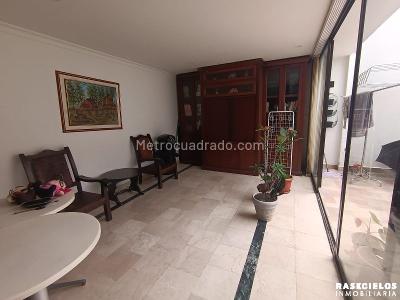 Casa de 4 alcobas en arriendo en Loma De Los Bernal, Medellín, 127 m² · foto 4 de 20