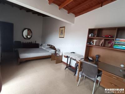 Casa de 4 alcobas en arriendo en Loma De Los Bernal, Medellín, 127 m² · foto 10 de 20