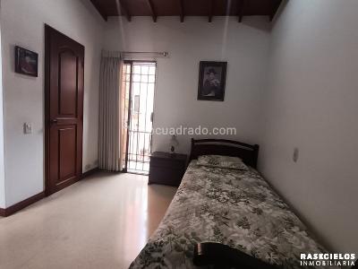Casa de 4 alcobas en arriendo en Loma De Los Bernal, Medellín, 127 m² · foto 18 de 20