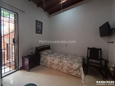 Casa de 4 alcobas en arriendo en Loma De Los Bernal, Medellín, 127 m² · foto 19 de 20