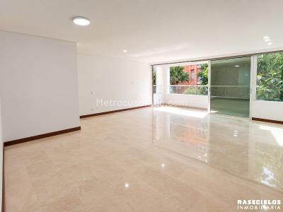 Apartamento de 3 alcobas en venta en Laureles, Medellín, 128 m² · foto 2 de 20
