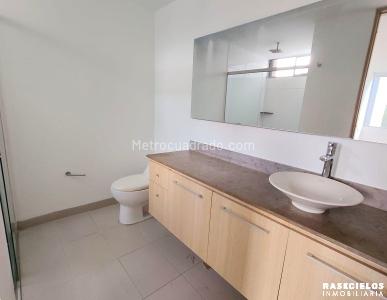 Apartamento de 3 alcobas en arriendo en El Poblado, Medellín, 99 m² · foto 6 de 14