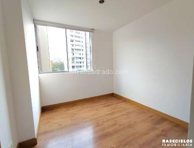 Apartamento de 3 alcobas en arriendo en El Poblado, Medellín, 99 m² · foto 8 de 14