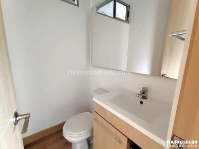 Apartamento de 3 alcobas en arriendo en El Poblado, Medellín, 99 m² · foto 11 de 14