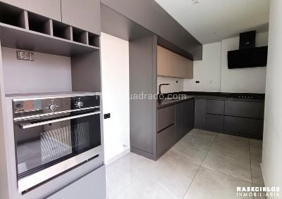 Apartamento de 3 alcobas en arriendo en Laureles, Medellín, 130 m² · foto 2 de 16