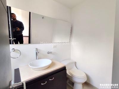 Apartamento de 3 alcobas en arriendo en El Poblado, Medellín, 126 m² · foto 9 de 14