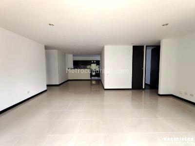Apartamento de 3 alcobas en arriendo en El Poblado, Medellín, 126 m² · foto 13 de 14