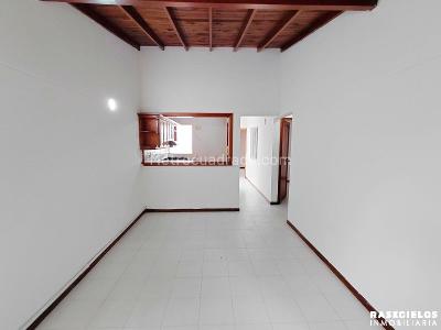 Casa de 3 alcobas en venta en Calasanz, Medellín, 70 m² · foto 2 de 14