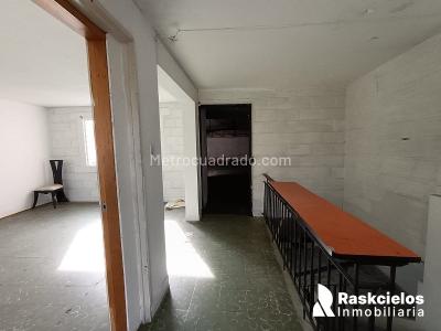 Casa de 5 alcobas en arriendo en Simon Bolivar, Medellín, 490 m² · foto 17 de 20