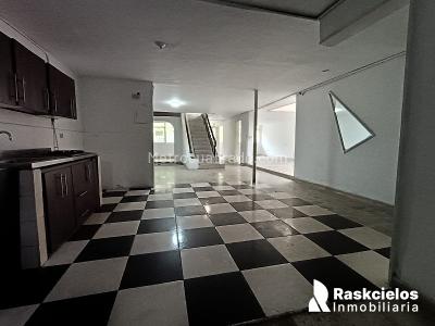 Casa de 5 alcobas en arriendo en Simon Bolivar, Medellín, 490 m² · foto 3 de 20