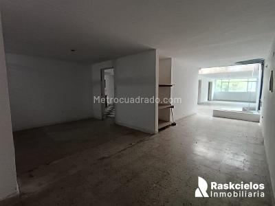 Casa de 5 alcobas en arriendo en Simon Bolivar, Medellín, 490 m² · foto 4 de 20