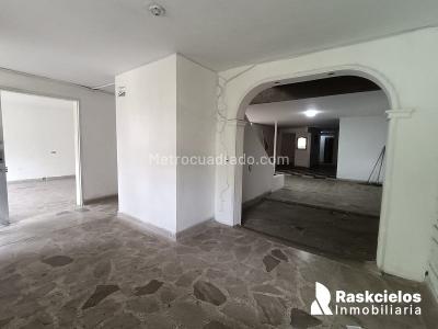 Casa de 5 alcobas en arriendo en Simon Bolivar, Medellín, 490 m² · foto 5 de 20