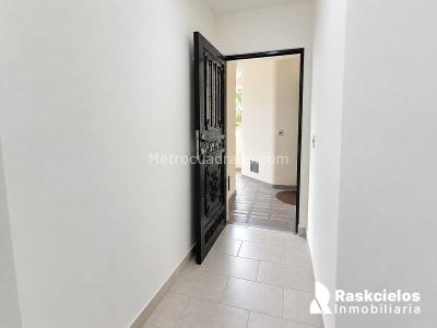 Apartamento de 2 alcobas en arriendo en Belen Rosales, Medellín, 45 m² · foto 2 de 10