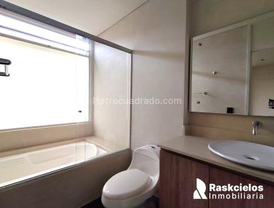 Apartamento de 1 alcoba en arriendo en El Tesoro, Medellín, 70 m² · foto 10 de 13