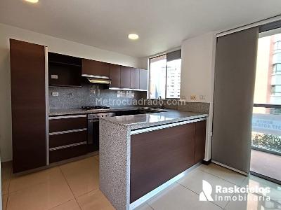 Apartamento de 3 alcobas en arriendo en El Poblado, Medellín, 81 m² · foto 2 de 17