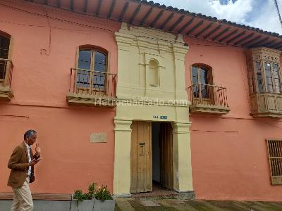 Casa de 5 alcobas en venta en La Candelaria, Bogotá, 1311 m² · foto 2 de 20