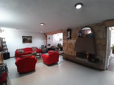 Casa de 4 alcobas en venta en Polo Club, Bogotá, 260 m² · foto 6 de 18