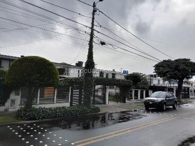 Casa de 4 alcobas en venta en Polo Club, Bogotá, 260 m² · foto 2 de 18