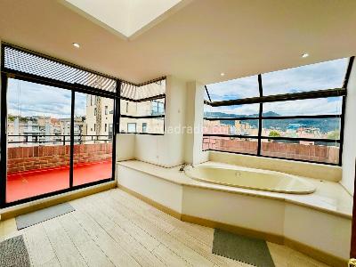 Apartamento de 5 alcobas en arriendo en Chico San Patricio, Bogotá, 378 m² · foto 18 de 20