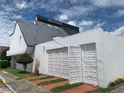 Casa de 3 alcobas en venta en Andes Norte, Bogotá, 353 m² · foto 2 de 18
