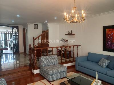 Casa de 4 alcobas en venta en Niza Norte, Bogotá, 291 m² · foto 2 de 20