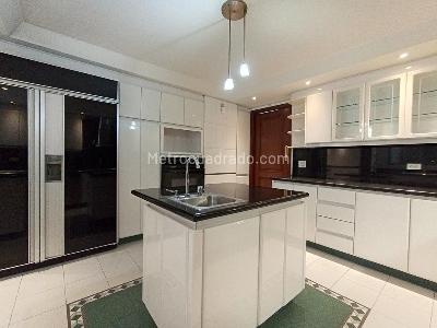 Apartamento de 4 alcobas en venta en Chico Cabrera, Bogotá, 395 m² · foto 7 de 20