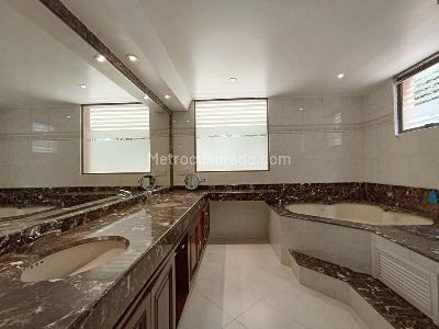 Apartamento de 4 alcobas en venta en Chico Cabrera, Bogotá, 395 m² · foto 11 de 20