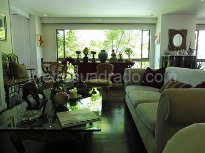 Apartamento de 2 alcobas en venta en Los Rosales, Bogotá, 208 m² · foto 2 de 20