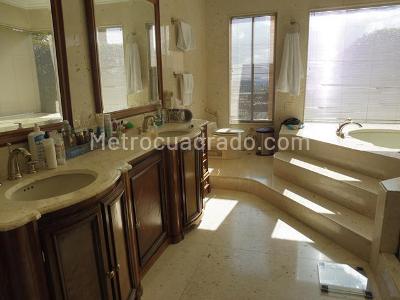 Apartamento de 4 alcobas en venta en Santa Barbara Alta, Bogotá, 358 m² · foto 10 de 20