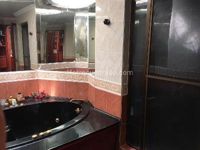 Casa de 4 alcobas en venta en Santa Bárbara Alta, Bogotá, 383 m² · foto 13 de 16
