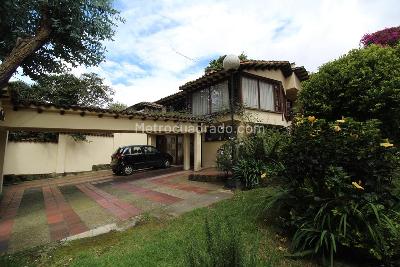 Casa de 5 alcobas en venta en Cerros De Sotileza, Bogotá, 408 m² · foto 17 de 20