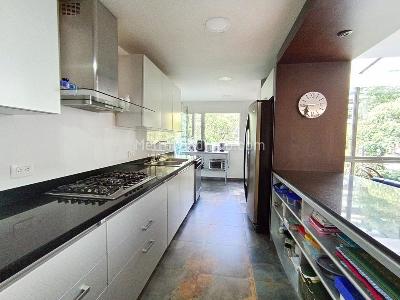 Apartamento de 2 alcobas en venta en Los Rosales, Bogotá, 190 m² · foto 10 de 20