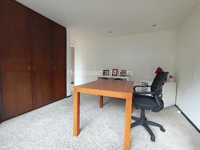 Apartamento de 2 alcobas en venta en Los Rosales, Bogotá, 190 m² · foto 19 de 20