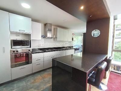 Apartamento de 2 alcobas en venta en Los Rosales, Bogotá, 190 m² · foto 9 de 20