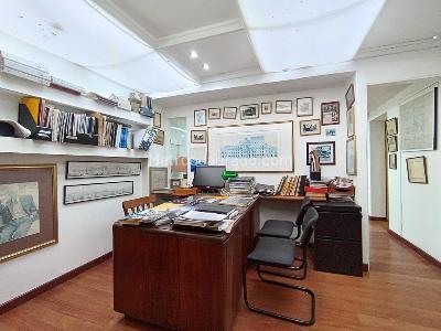 Casa de 5 alcobas en venta en Santa Barbara, Bogotá, 270 m² · foto 2 de 16