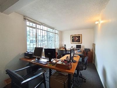 Casa de 5 alcobas en venta en Santa Barbara, Bogotá, 270 m² · foto 9 de 16