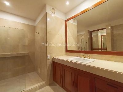 Apartamento de 3 alcobas en venta en Los Rosales, Bogotá, 245 m² · foto 13 de 20