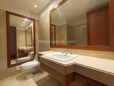 Apartamento de 3 alcobas en venta en Los Rosales, Bogotá, 245 m² · foto 16 de 20