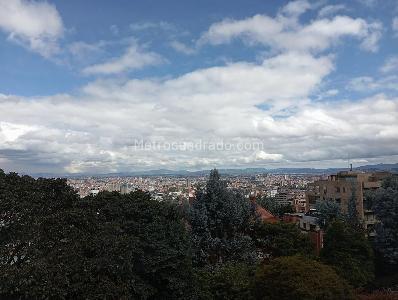 Apartamento de 3 alcobas en venta en Los Rosales, Bogotá, 245 m² · foto 2 de 20